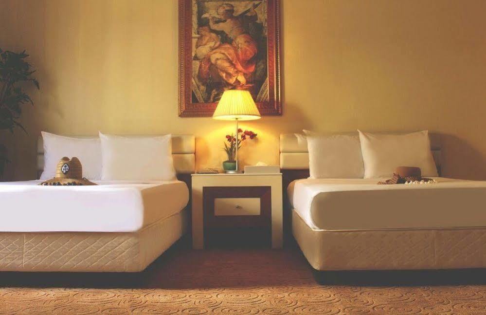 One Pacific Hotel Tamuning Dış mekan fotoğraf