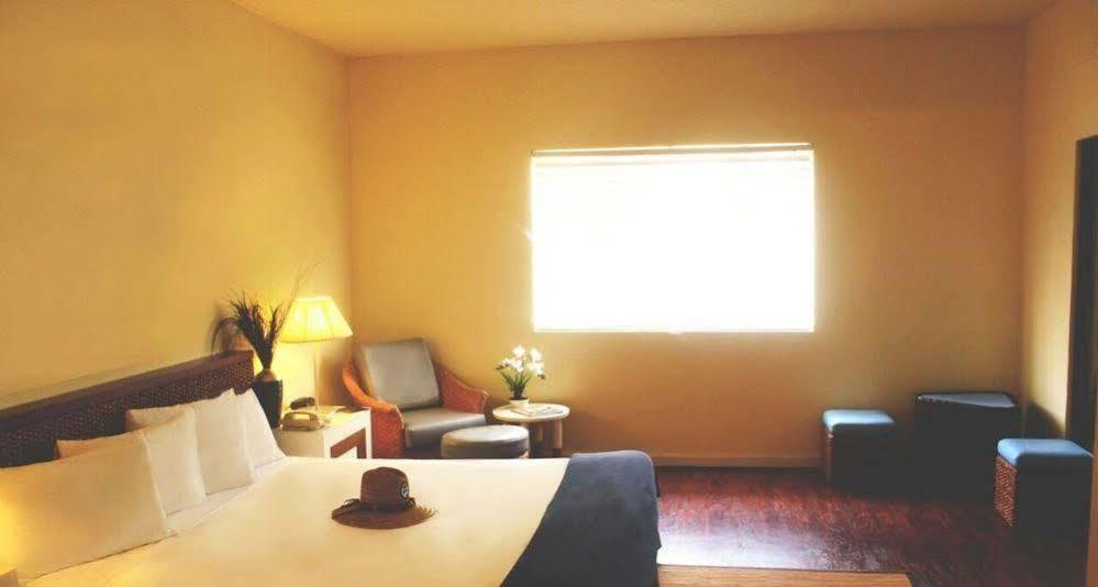 One Pacific Hotel Tamuning Dış mekan fotoğraf